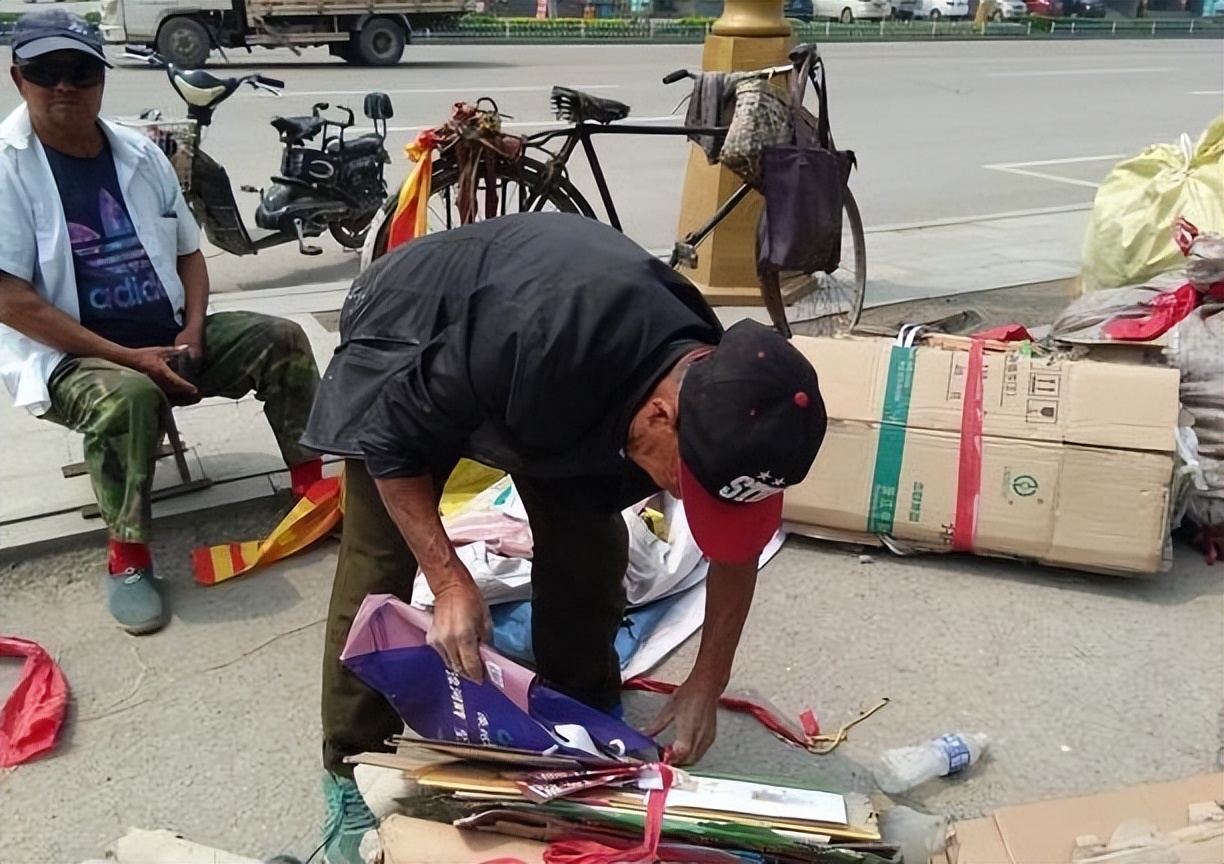 废品站老板回收废铁,废品站老板回收黄金