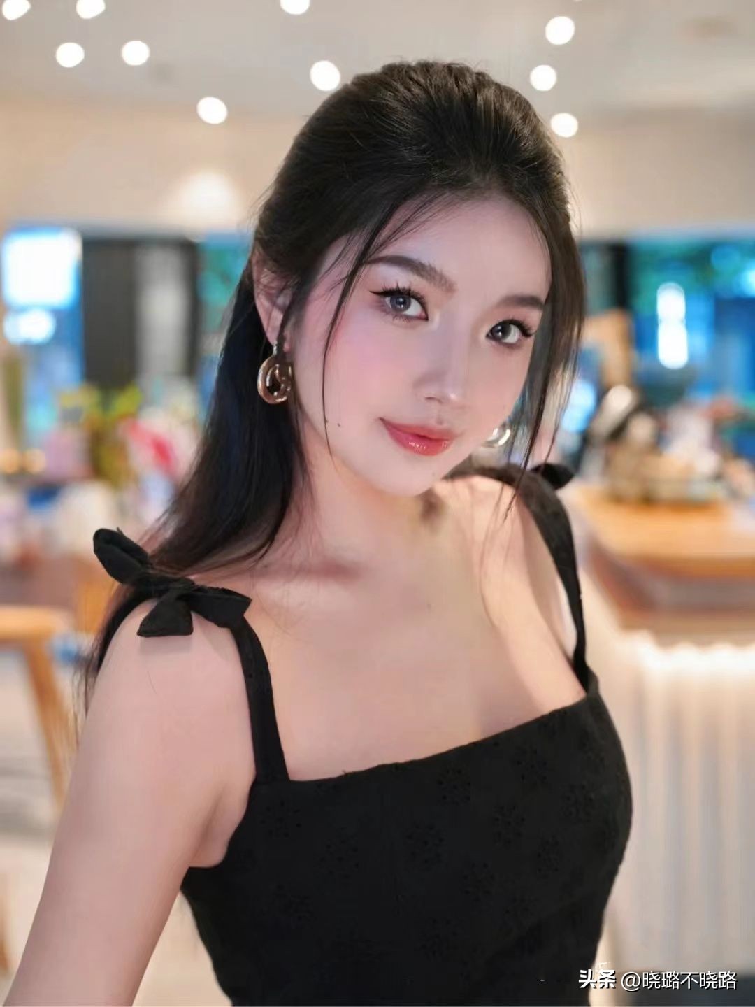 今年火了一种发型叫“龙须刘海”，洋气吸睛，热巴、关晓彤都上头