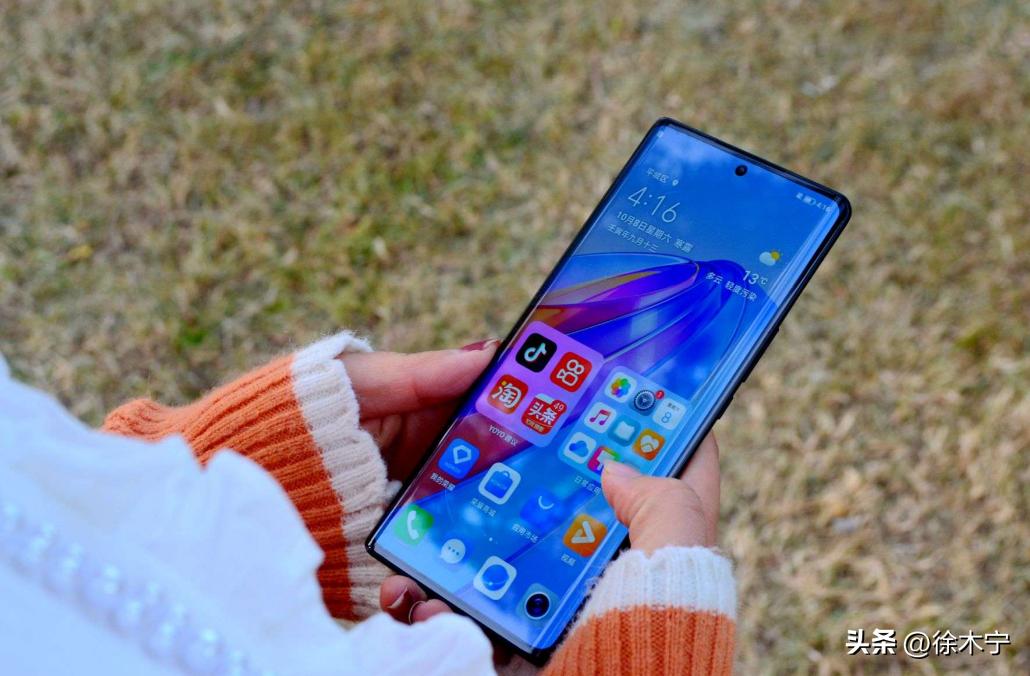 目前最实惠性价比最高的一款手机,几乎无差评的三款手机1500元