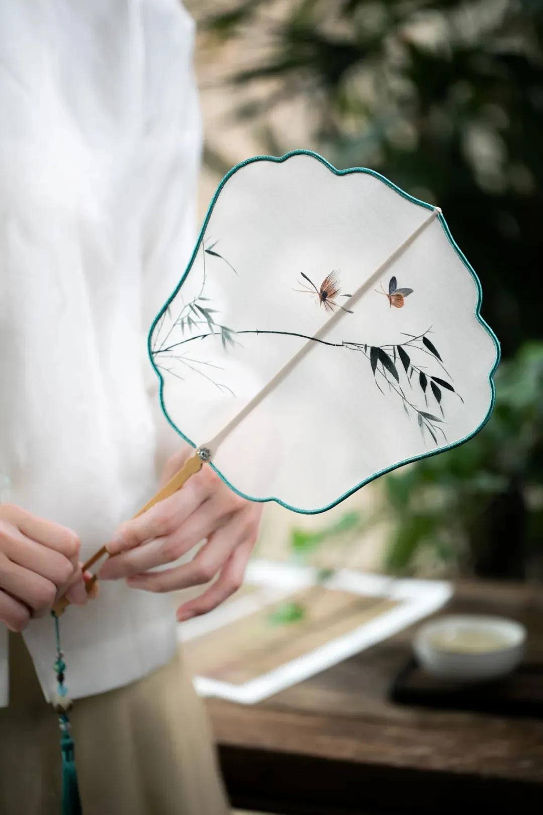 中国历史上第一*男美**，在中牟种花饮酒