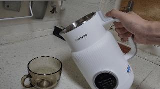 小熊和大宇哪个小型破壁豆浆机好,秋冬厨房新宠大宇云暮破壁豆浆机