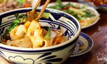 一碗营养丰富又好吃的面,有点宽和厚而且有嚼劲的面