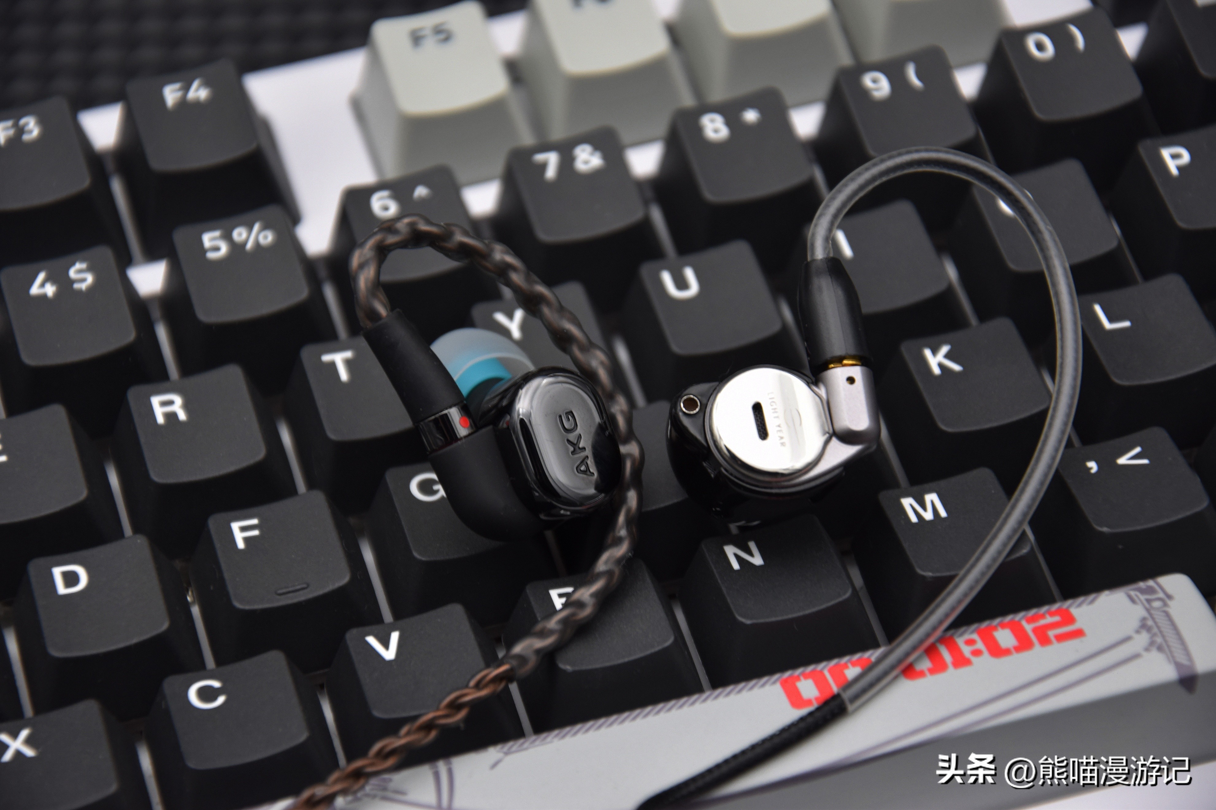 登场就是流行人声声价比王炸牌？光年星城5一圈两铁HiFi耳机评测