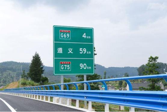 中国高速路指示牌都换中文了吗,高速指示牌大换血