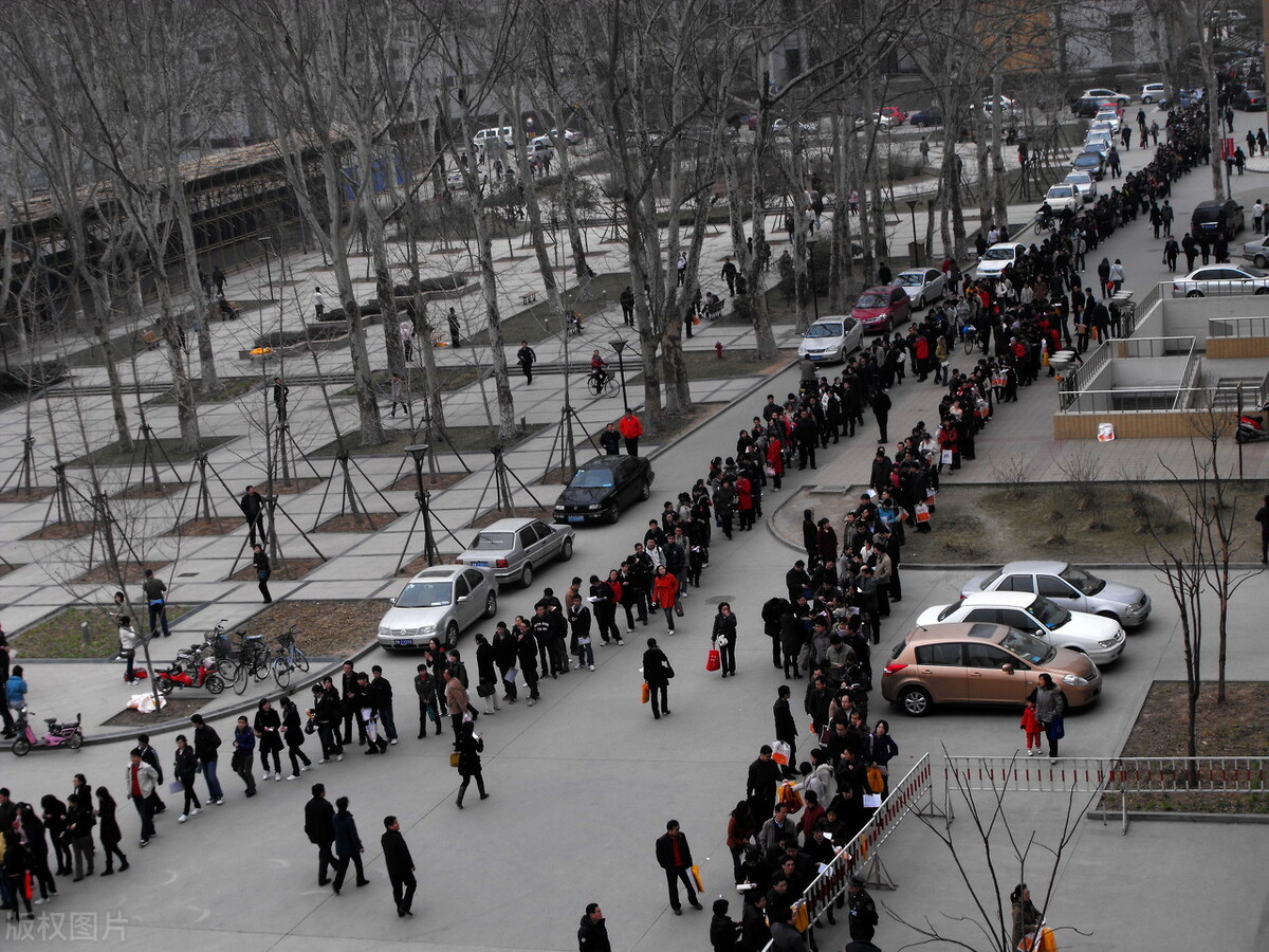 研究生辞掉年薪十几万的工作,研究生年薪30万做什么工作