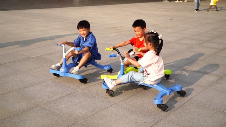 twister扭扭车,小蛮友漂移扭扭车