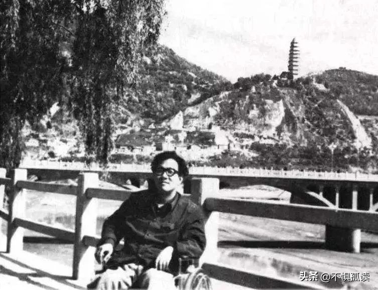 史铁生我与地坛轰动文坛,史铁生写了我与地坛震动文坛