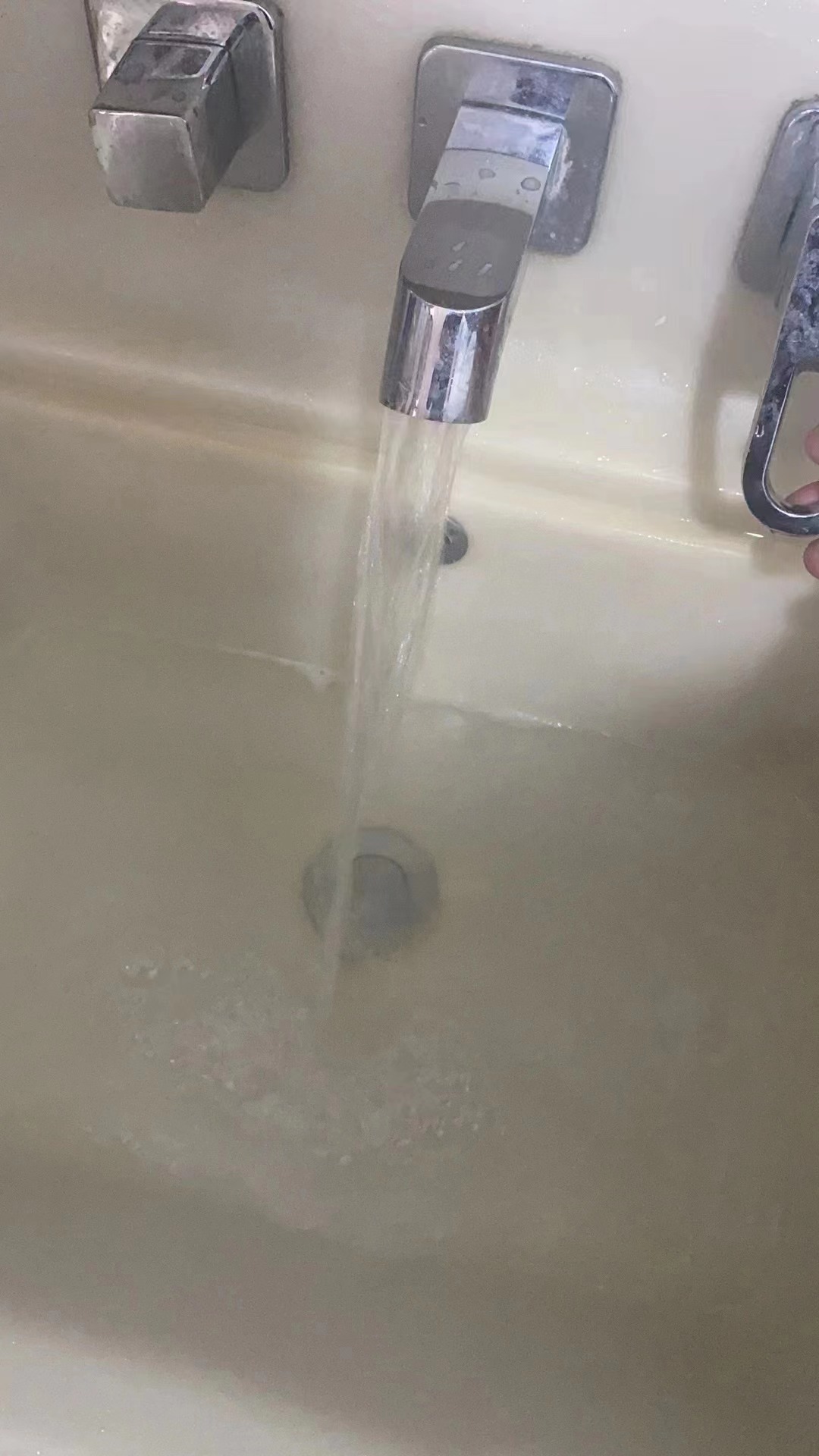 小区停水没人管找谁投诉,小区动不动停水可以找哪里投诉