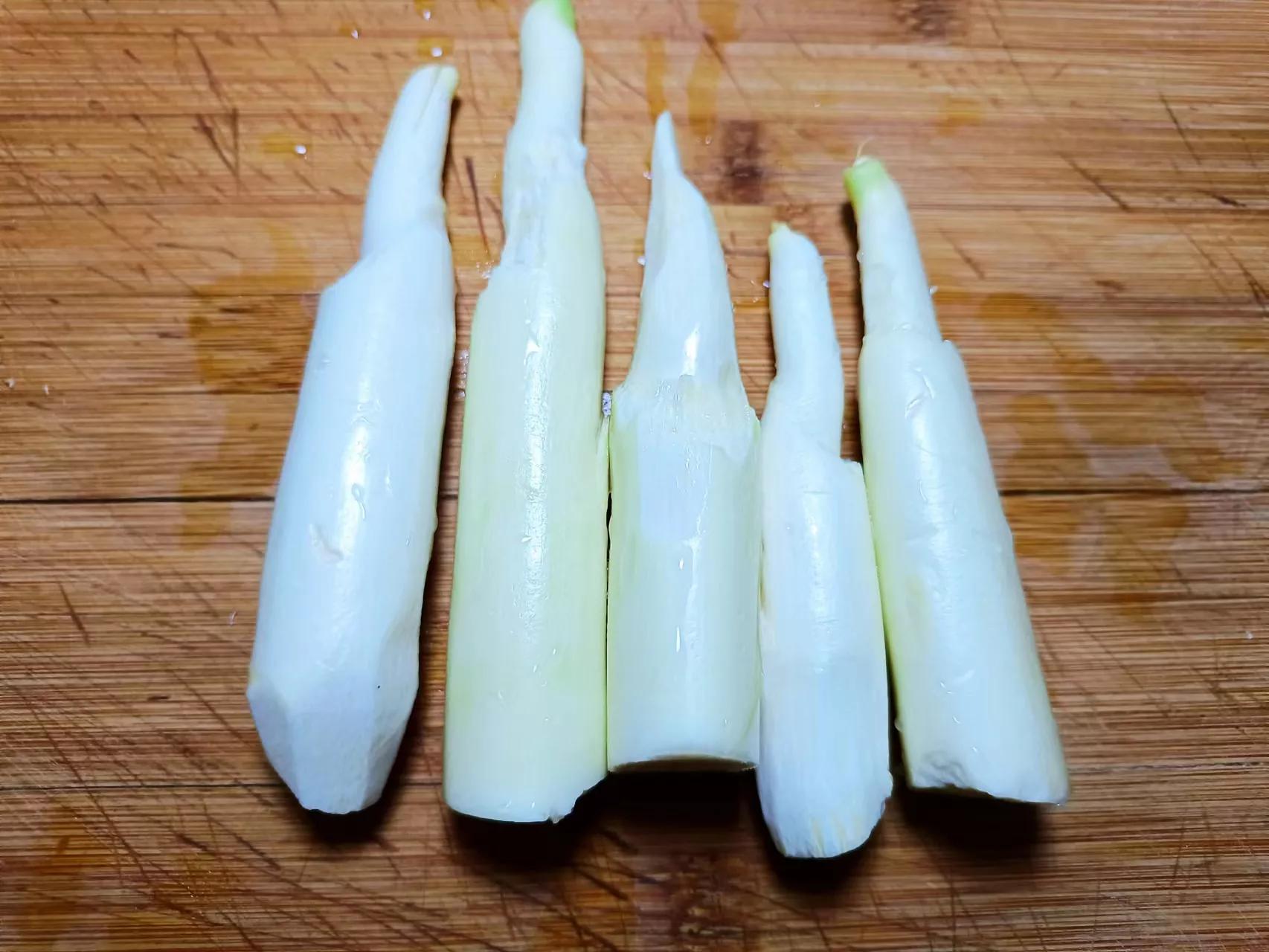 星期六加班，给同事带几个包子垫垫肚子，谁知大家说只吃馅不吃皮