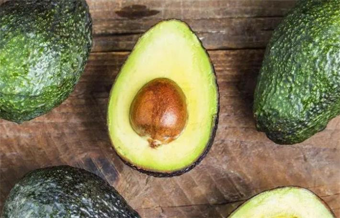 牛油果怎么挑选牛油果的最佳吃法,牛油果的最佳吃法怎么挑选牛油果