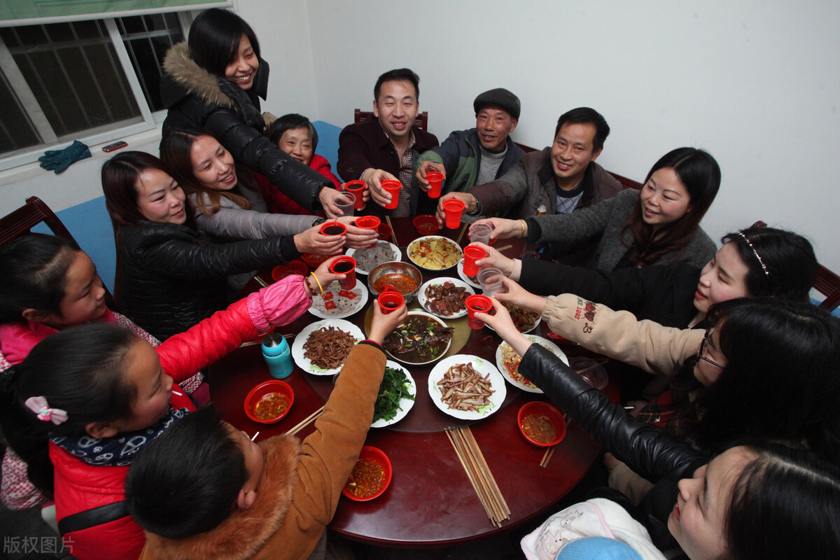 大年三十老人守岁寓意,民间大年三十为什么要守岁