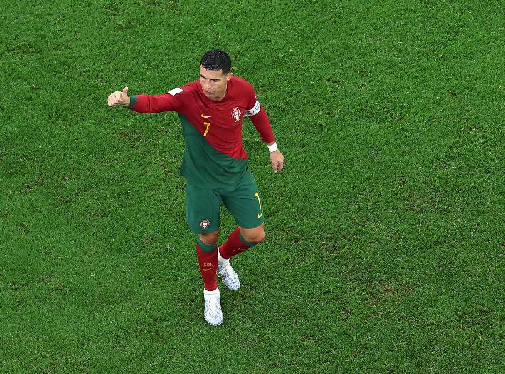 独自撑起葡萄牙青黄不接的时代,巅峰的c罗碰上葡萄牙黄金一代