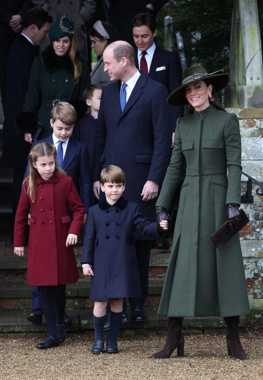 英国王室可爱小公主,英国王室安妮公主出席活动