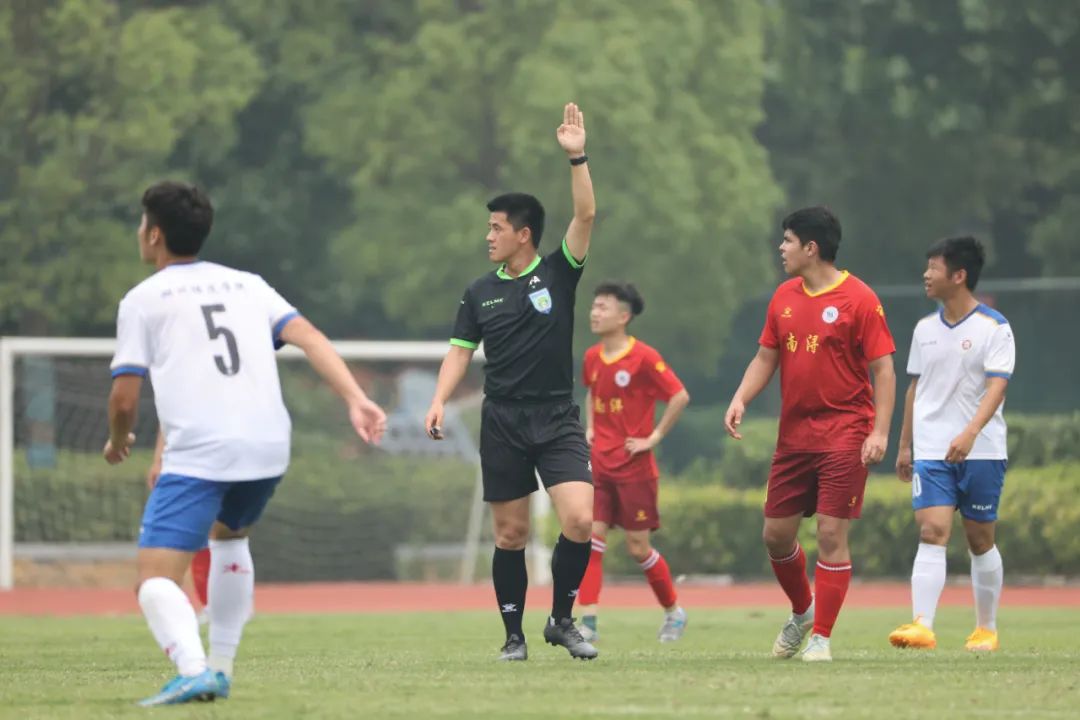 展演活动开场活跃气氛,积极参加文化展演