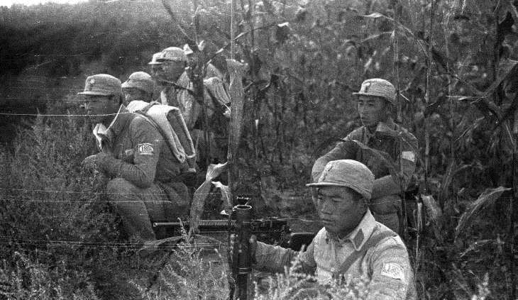 新四军战士腹背受敌,腹背受敌的新四军