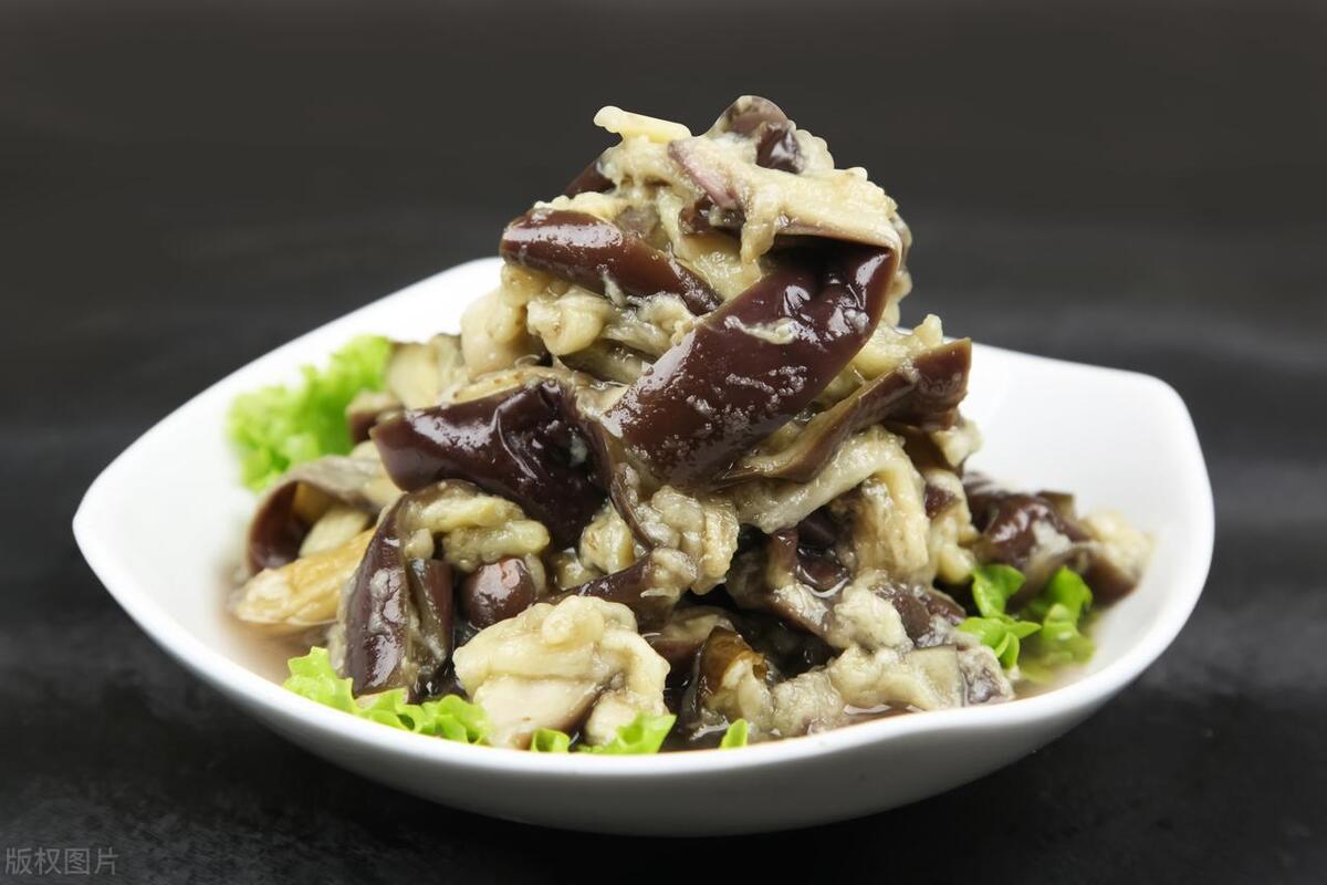 茄子和它一起吃，降压杀菌还通便，年过五十要常吃，美味又健康