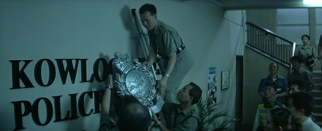 摘皇家*徽警**，无误差手表，放5次烟花，8部细节拉满的回归题材电影