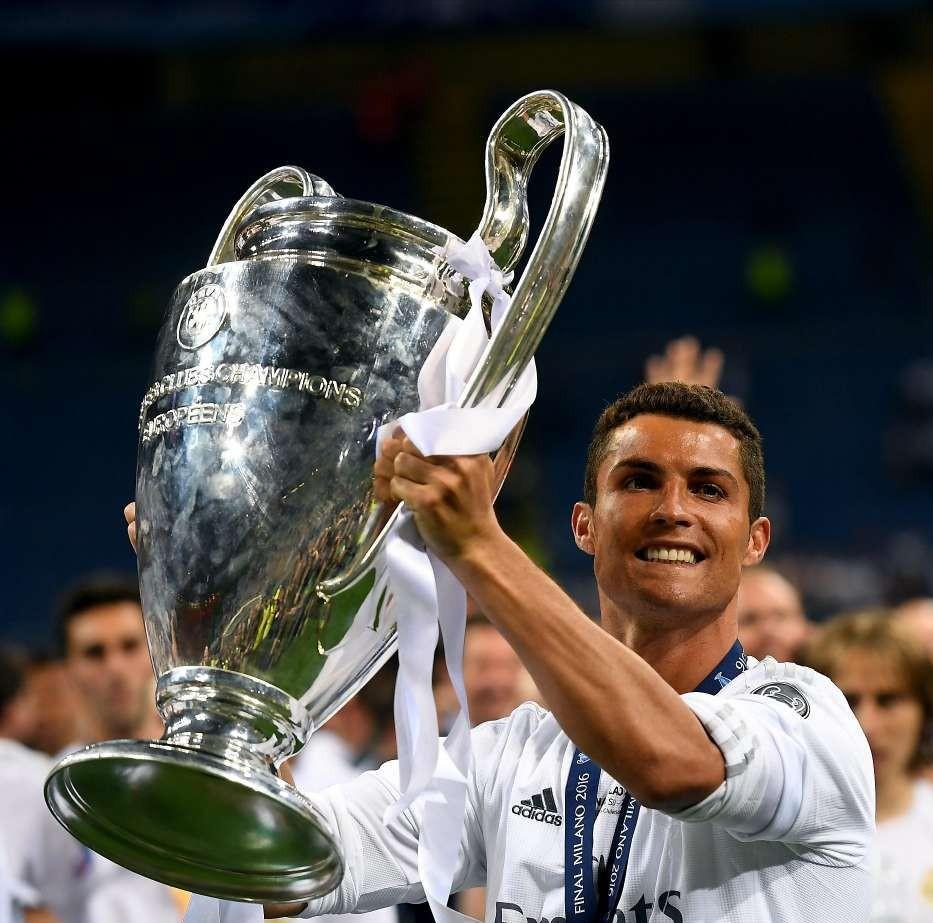 37岁的足球巨星c罗成功的背后,c罗一个不可替代的足球传奇