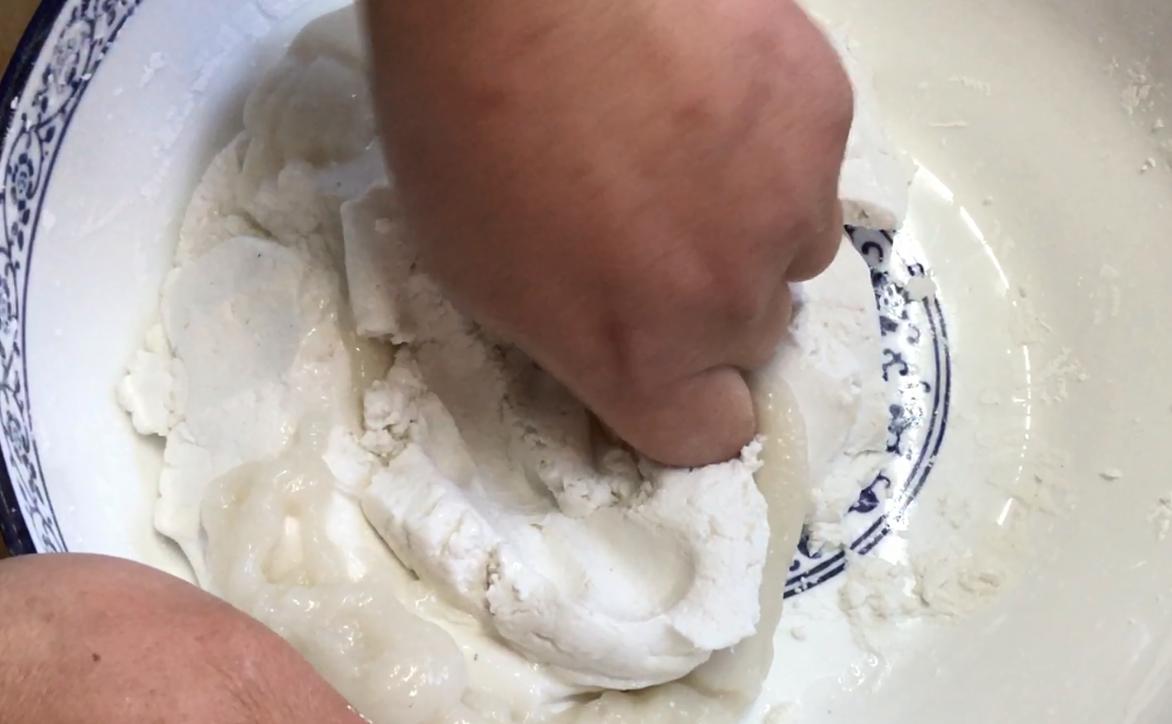 元宵节到底是吃月饼还是吃汤圆,元宵节是吃甜汤圆还是咸汤圆