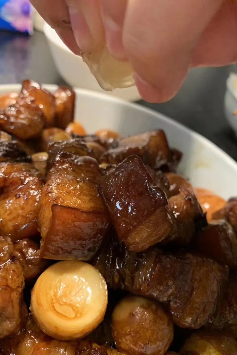 终于炒出了两锅会说自贡话的兔儿