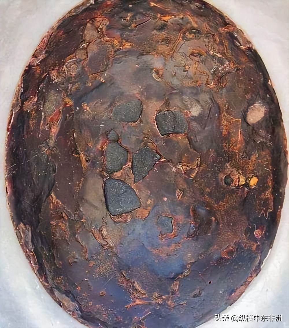 麦加天房黑石是陨石吗,麦加天房里的陨石特写