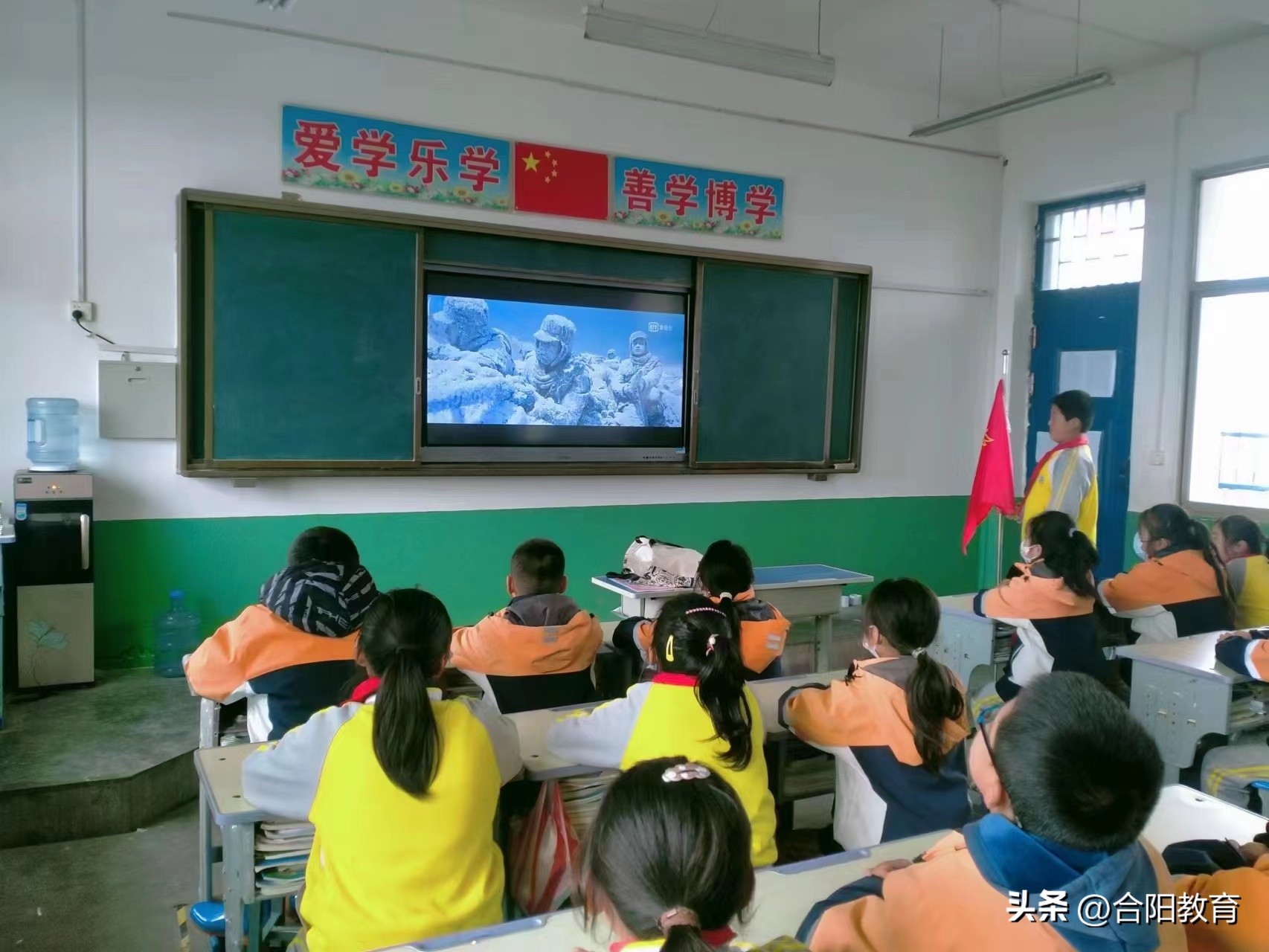 学生参加清明网上祭英烈活动照片,清明主题线上祭英烈活动学生图片