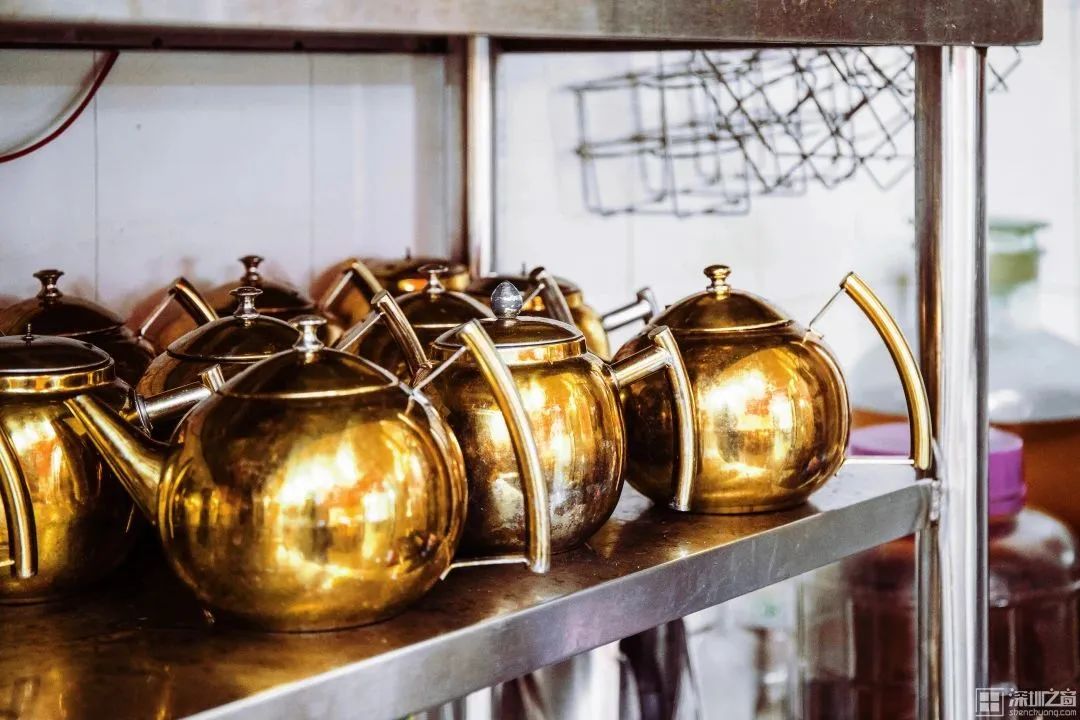 80年代的职工食堂,40年前的职工食堂