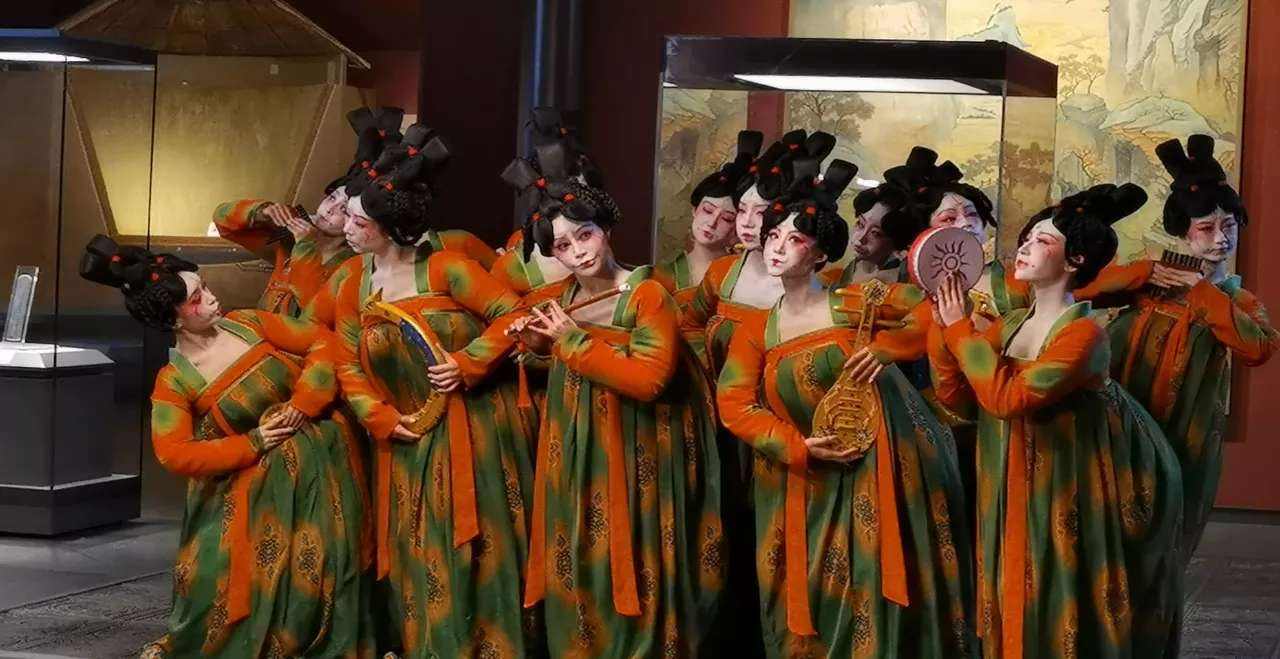 乐深度：宇宙级网红，都有一条大金链子