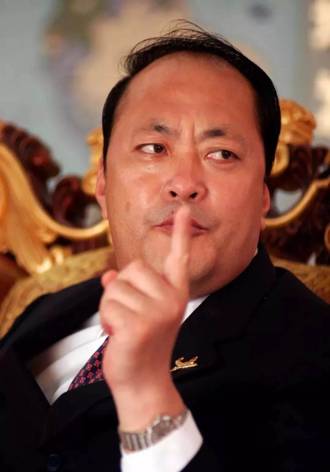 天津首富：24岁成大老板，家产400亿，给员工送宝马、飞机