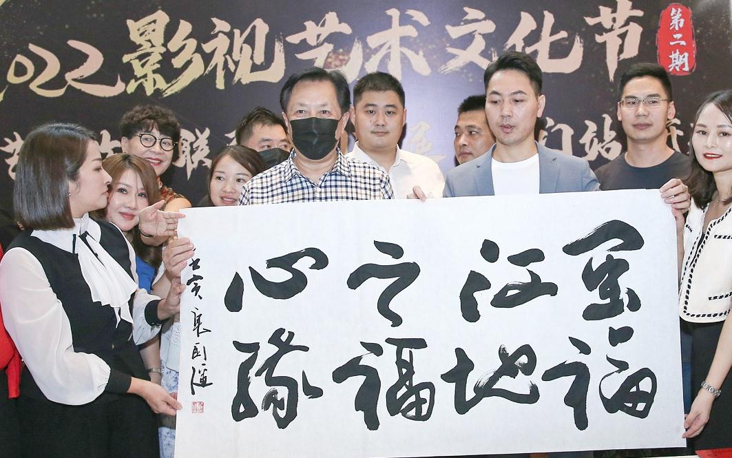 唐国强书法水平,唐国强毛体书法片段