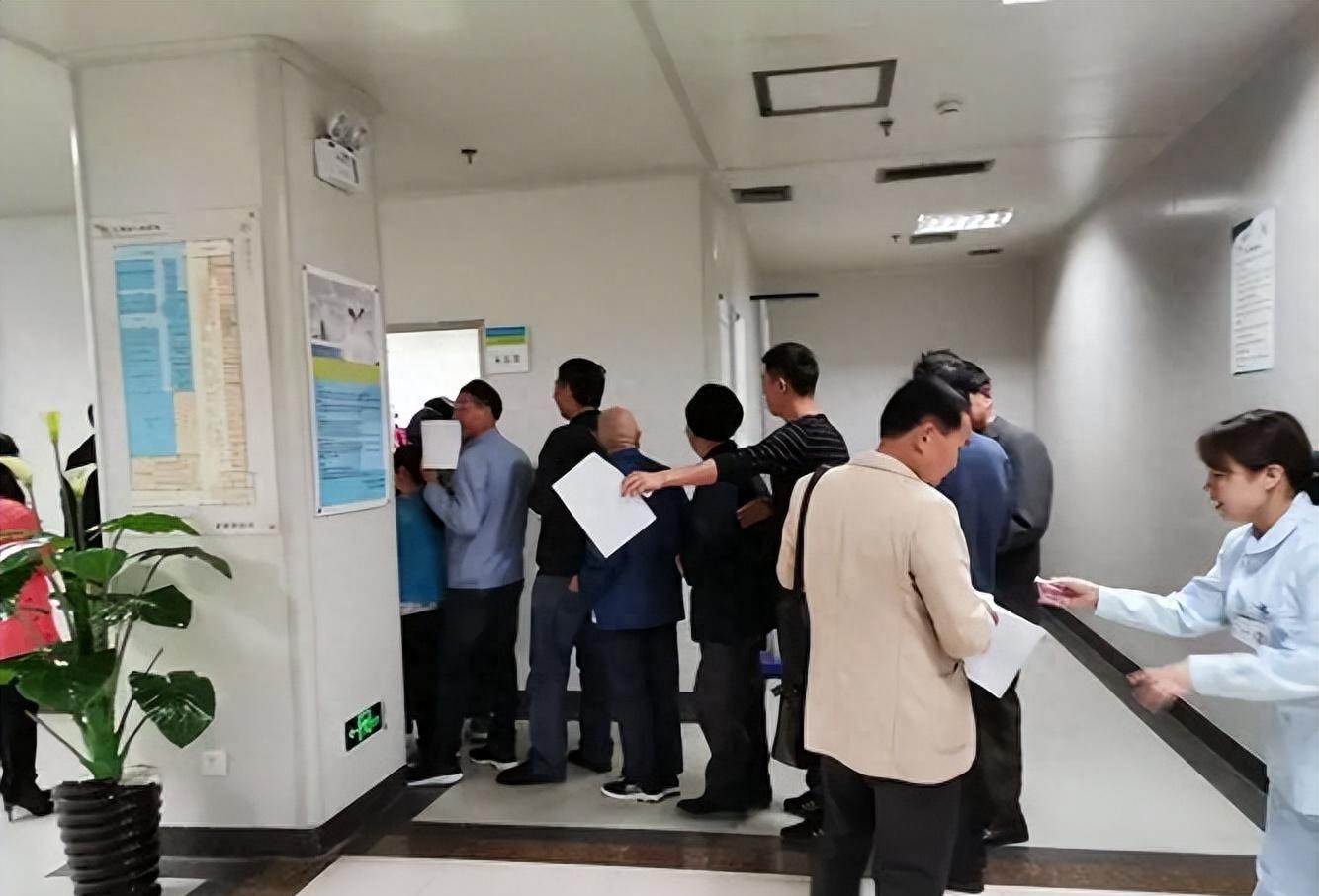 警察抓失足妇女的概率,嫖娼抓获男性女性如何处罚