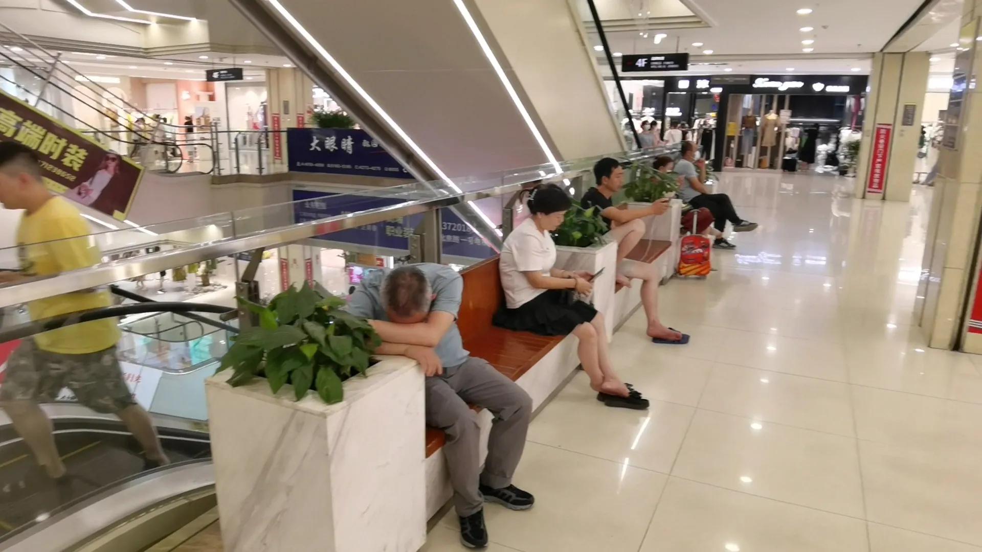 逛汉正街！看品牌服饰批发广场别样的景致