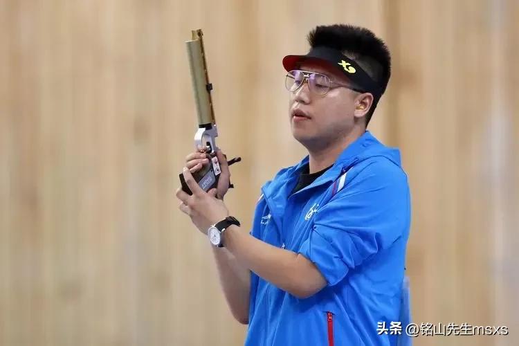 被称作“央视渣男”，骂他不配做公众人物！是什么让他被全民网暴