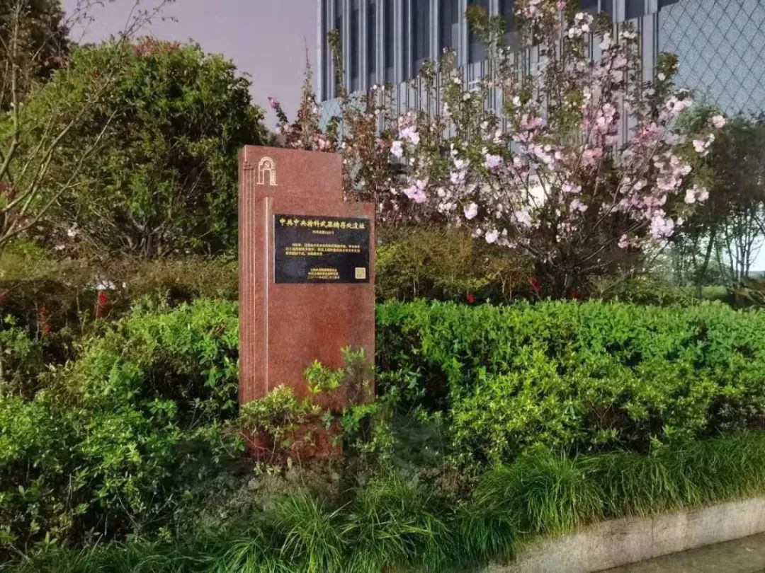 乘着地铁去打卡，一起追寻红色记忆