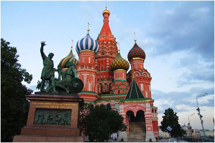 同为共产主义国家转型，为何中国成功崛起俄罗斯却失败了？