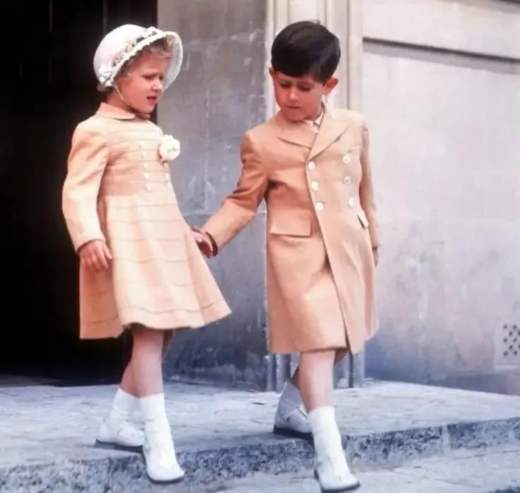 安妮的孙辈,安妮的孙女