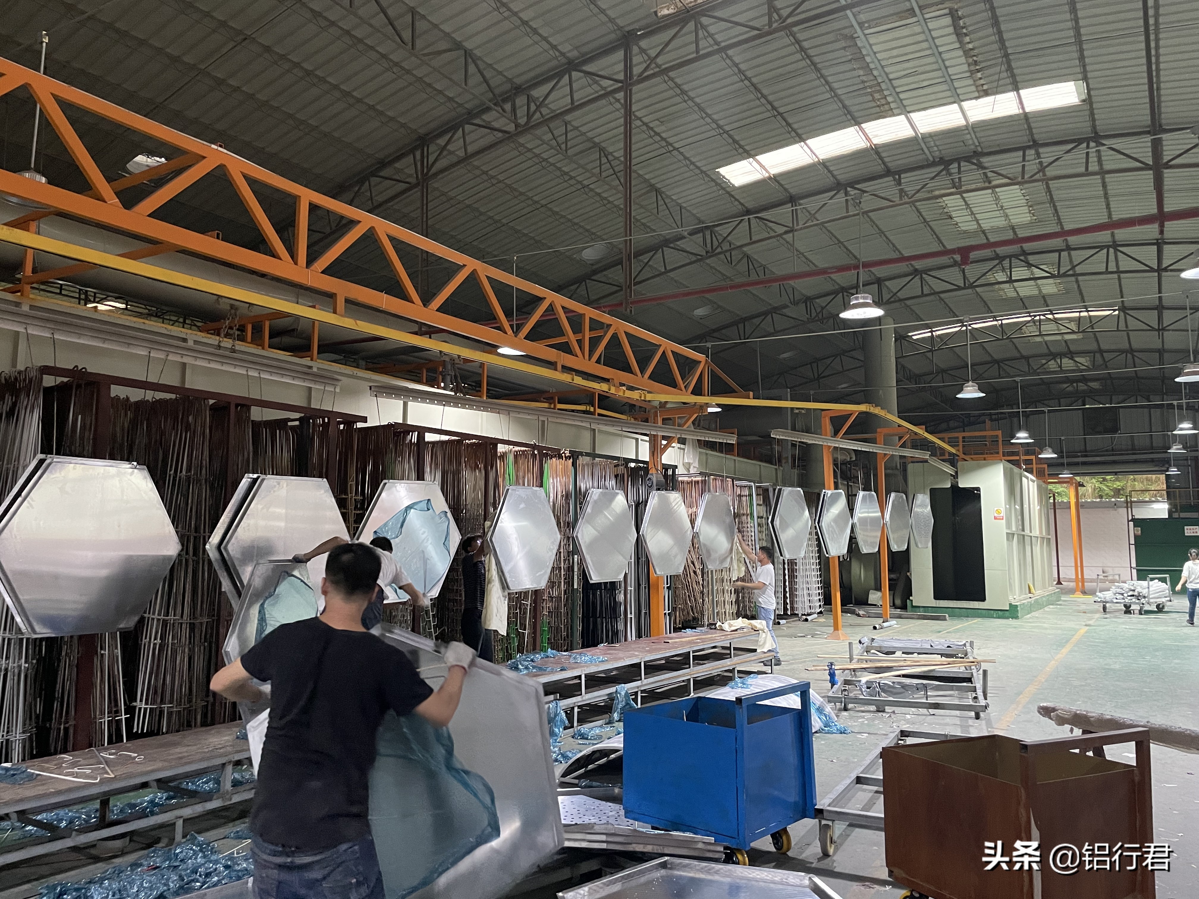 氧化铝板和铝单板什么不同,铝板易氧化吗