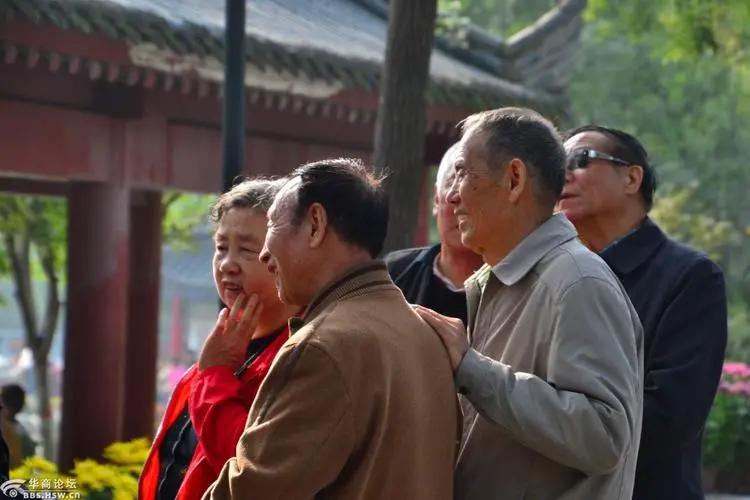 中年男女在生理上的差异,老年人生活有什么不一样