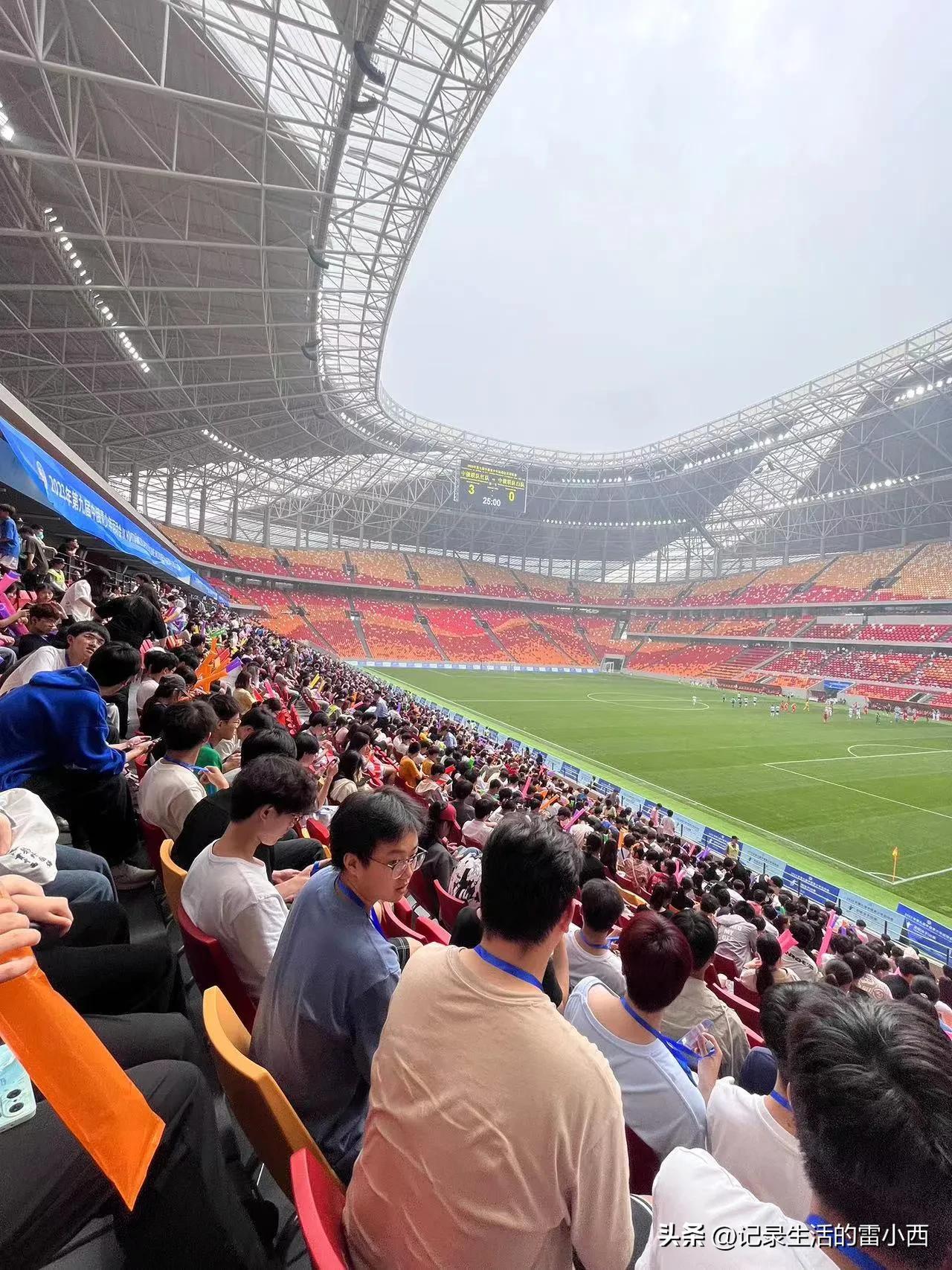 足球之夜重庆龙兴足球场,重庆龙兴足球场