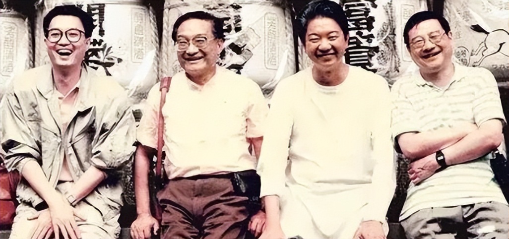 公开揩油女明星的成人档，竟没被封杀？