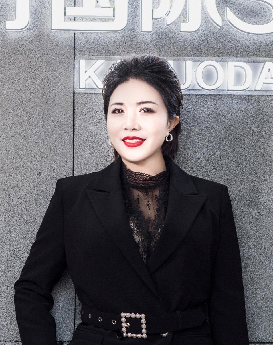 中国美业纹绣名师录——闫春玲老师