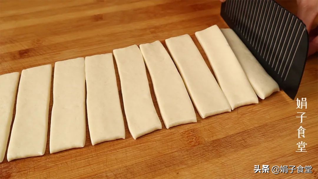 早上只需五分钟在家自制大油条,怎样能做出又软又脆油条