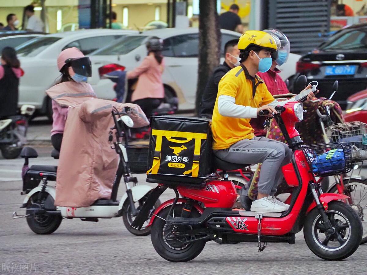 中国电商巨头的数字化转型策略：亚马逊、阿里巴巴、美团