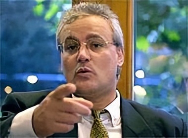 布里斯小传丨年少父亲踢球养家，法甲射手定居成都