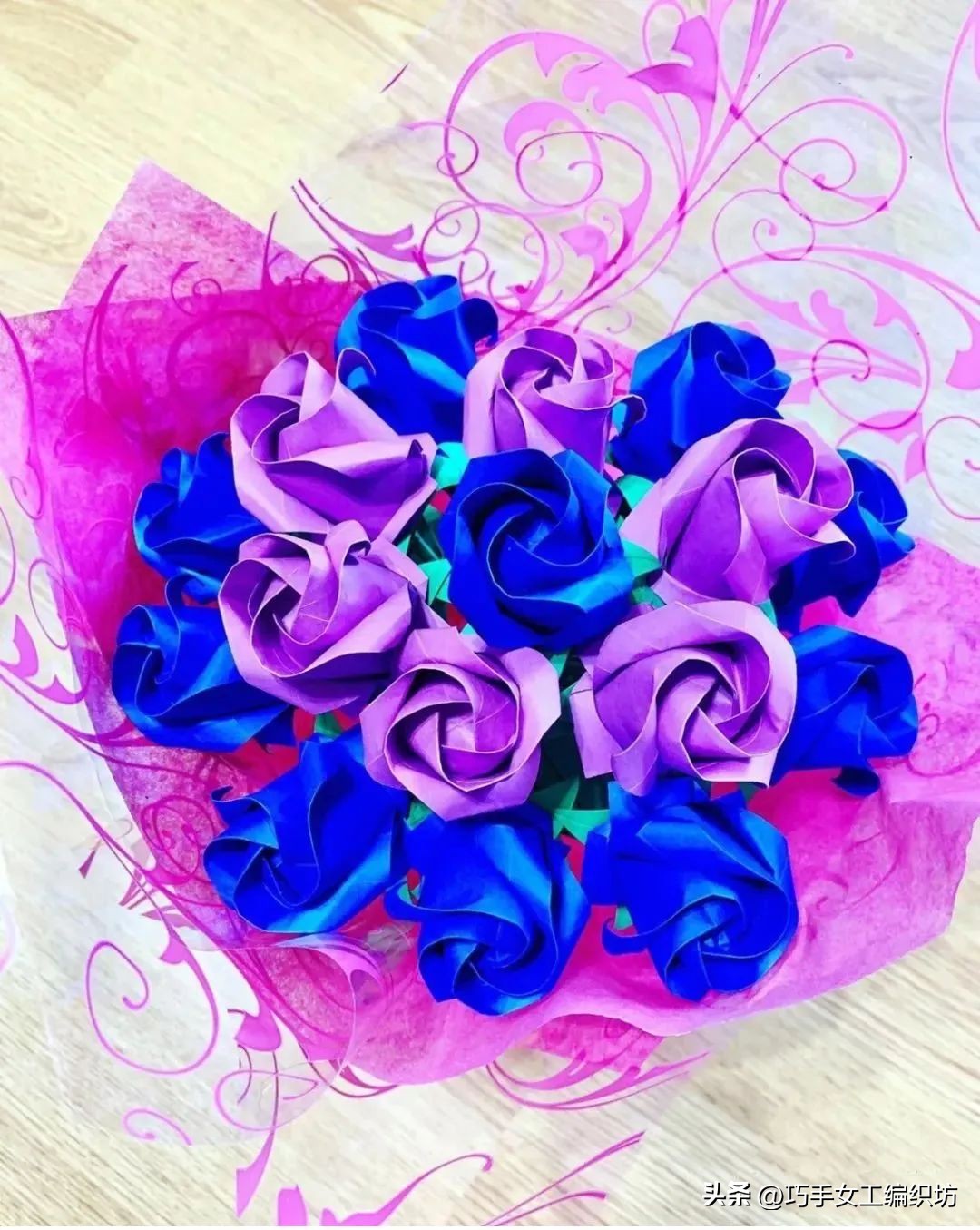 一张纸就能叠着的玫瑰,一张纸能折的红玫瑰花