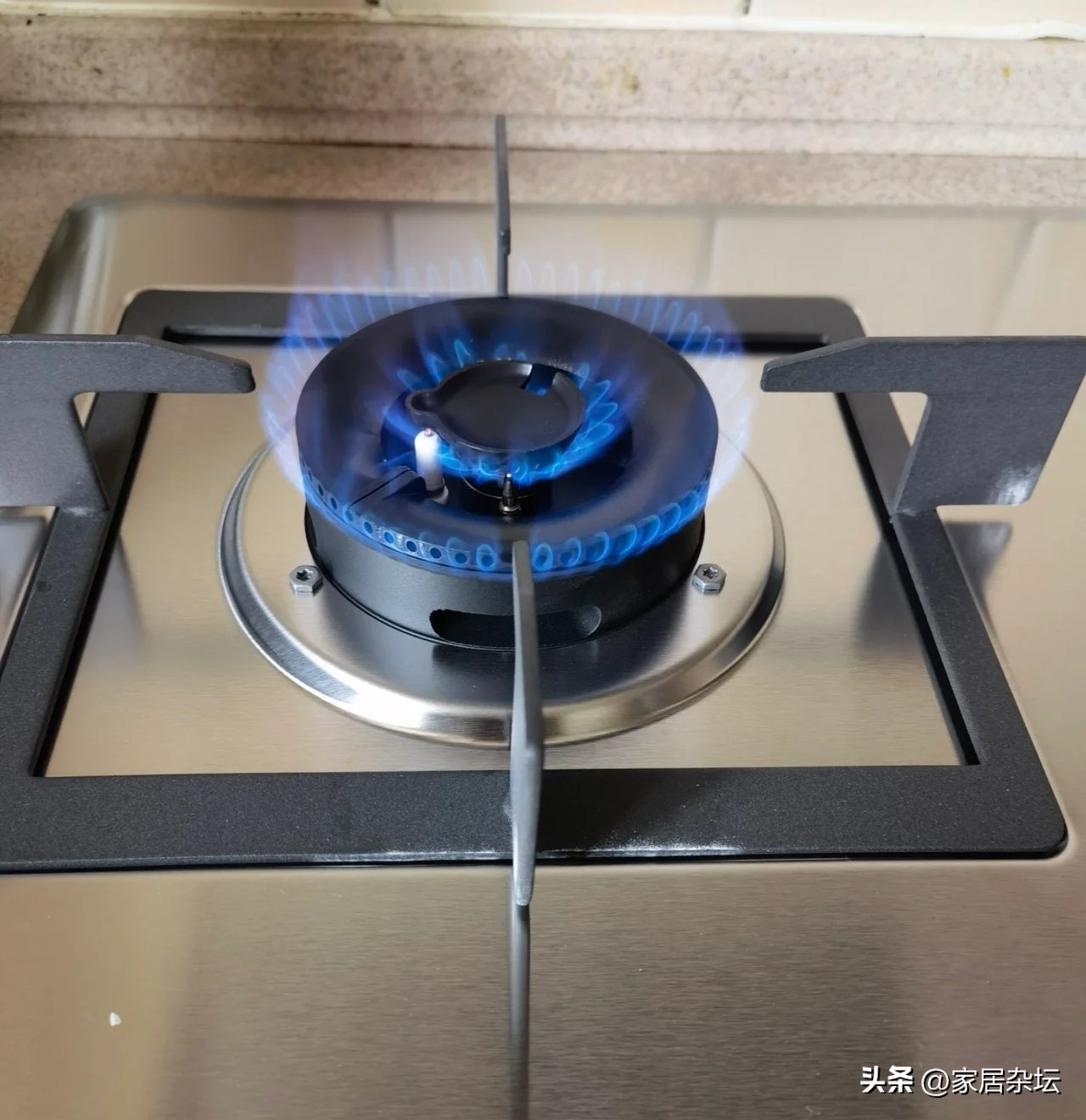 燃气灶为何差价那么大,燃气灶600和3000的有什么区别