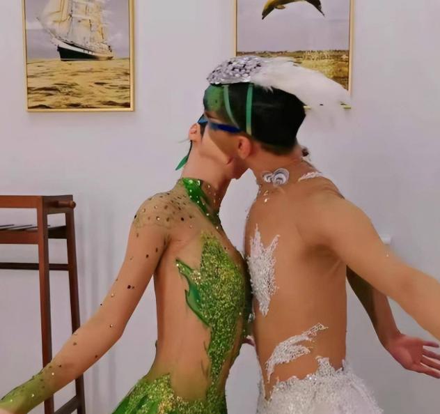 “一丝不挂”还不害臊，娱乐圈为艺术献身的“流氓真相”藏不住了