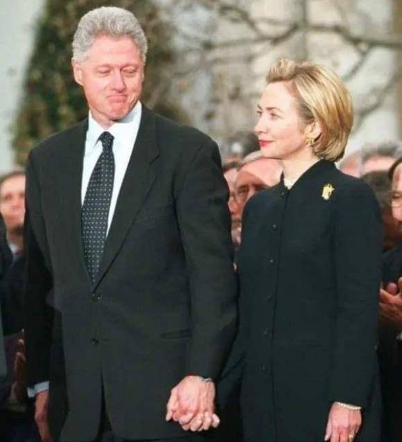 莱温斯基克林顿纪录片,克林顿拥抱莱温斯基视频