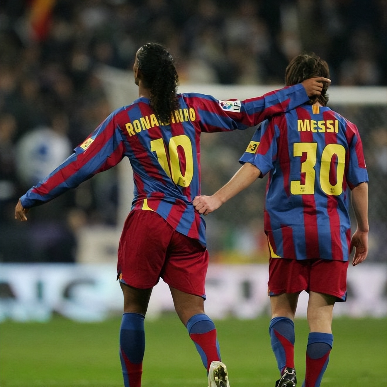 世界足坛十大巨星罗纳尔迪尼奥,足球罗纳尔迪尼奥和梅西谁最强