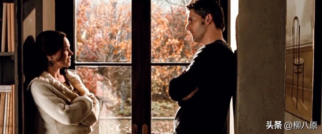 独特的空间连接方式,加上非线性时间线,创造出真实的角色情感